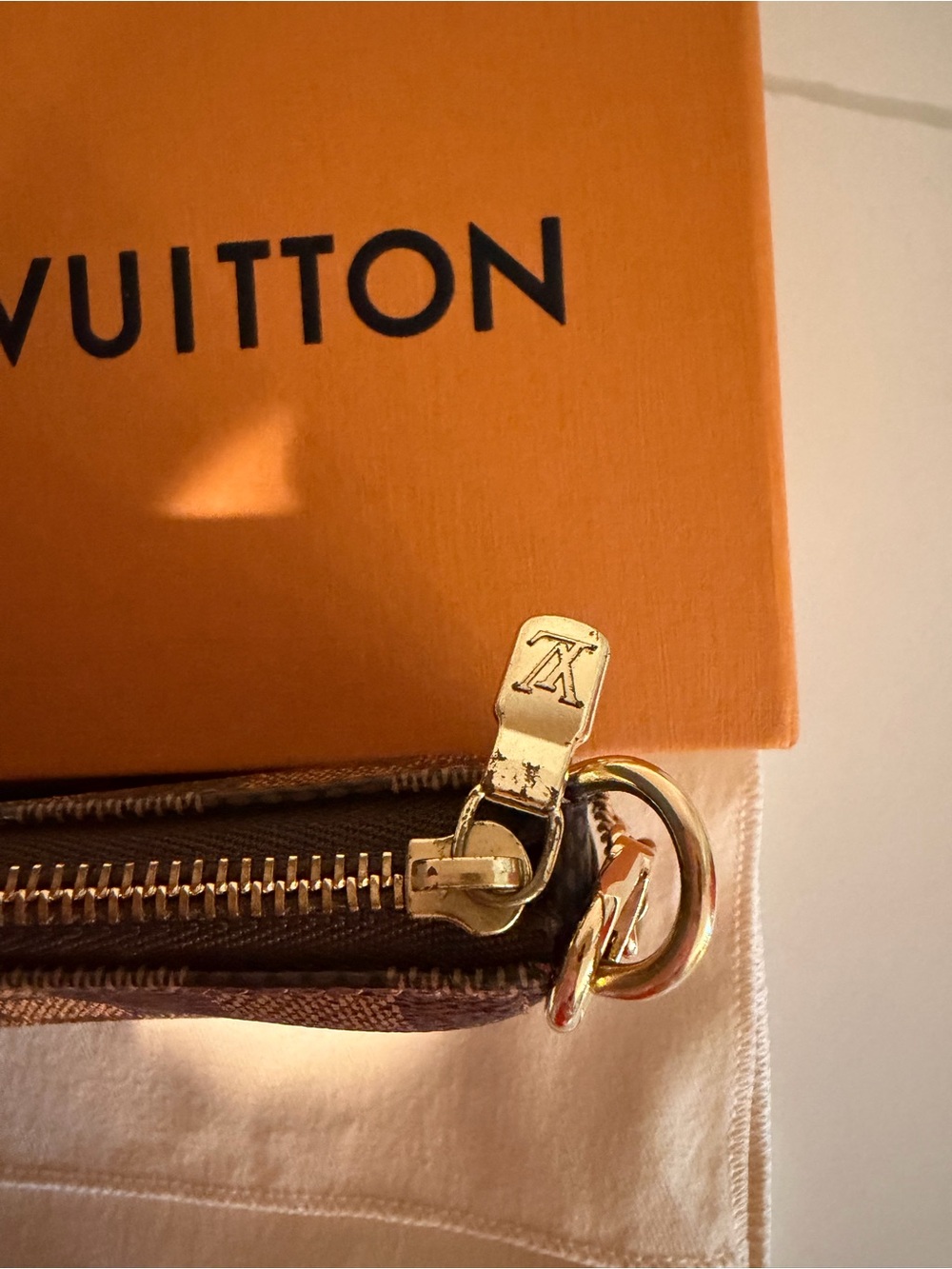 Louis Vuitton Mini Poschette Accessoires in Damier Ebene - Picture 5 of 16